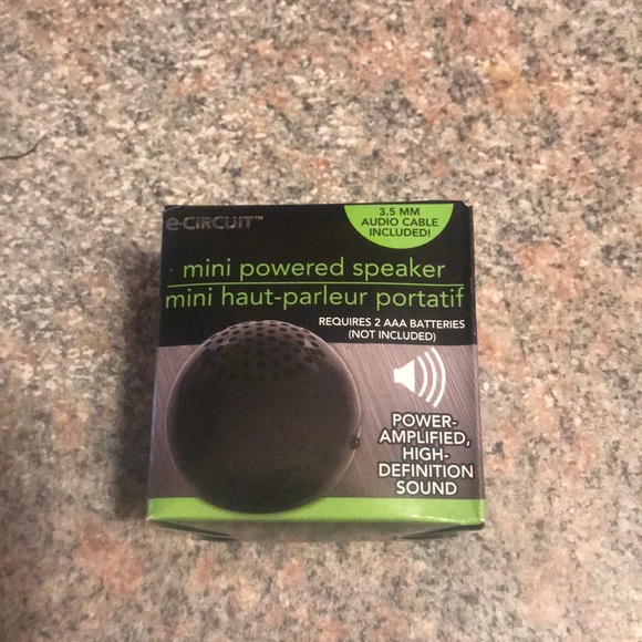 Mini powered portable speaker - Picture 1 of 3